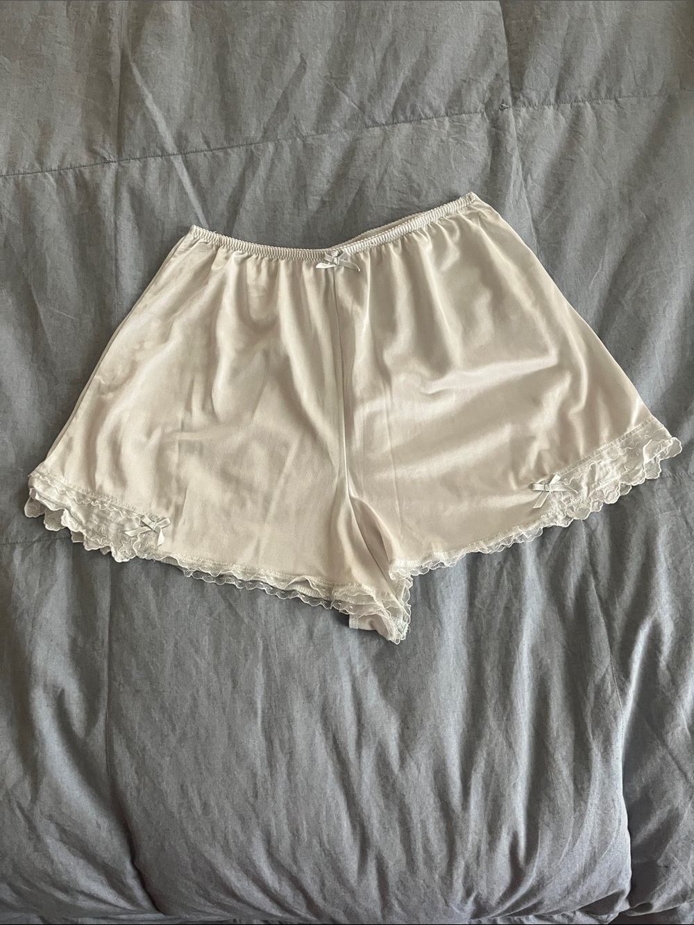 Vintage lace trim shorts
